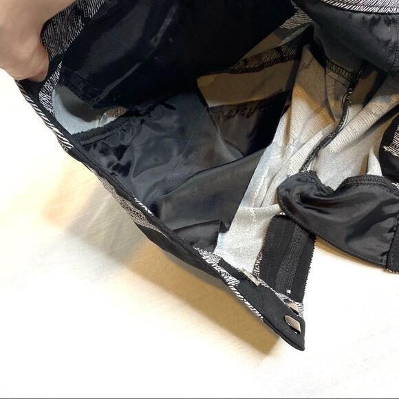 Ann Taylor factory black and white floral shorts size 0 - Picture 16 of 16